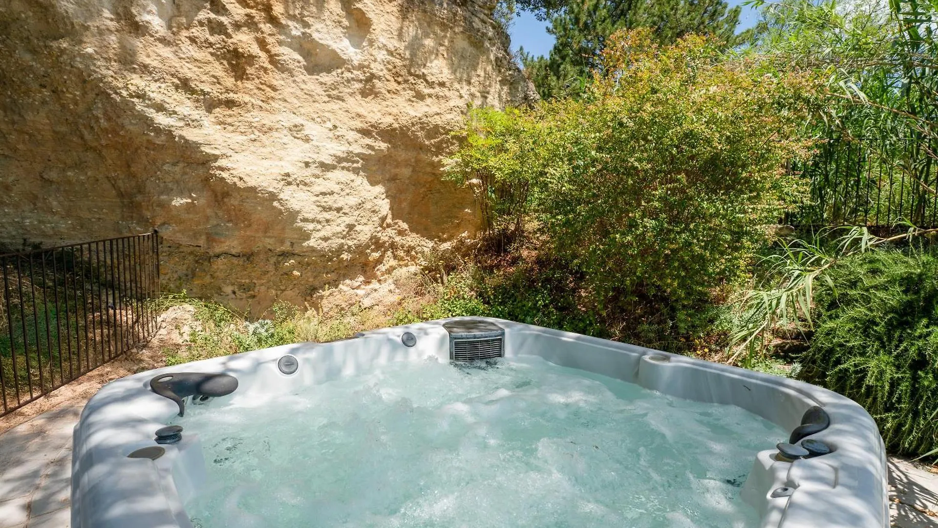Pensjonat Maison D'Hote - La Colline Solérieux Francja