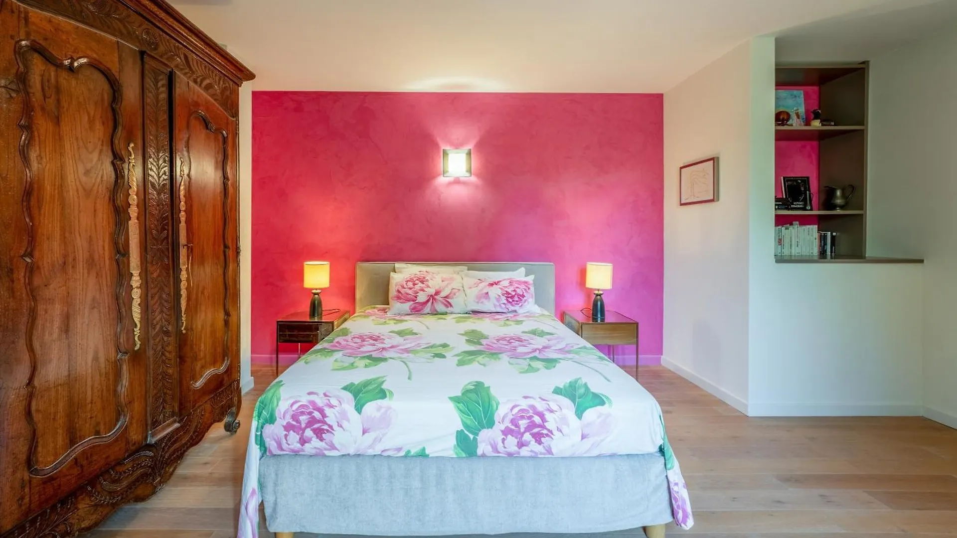 Maison D'Hote - La Colline Solérieux 0*,